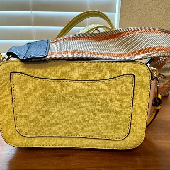 Yellow Unbranded Crossbody Bag with Bee Accent - Picture 5 of 7